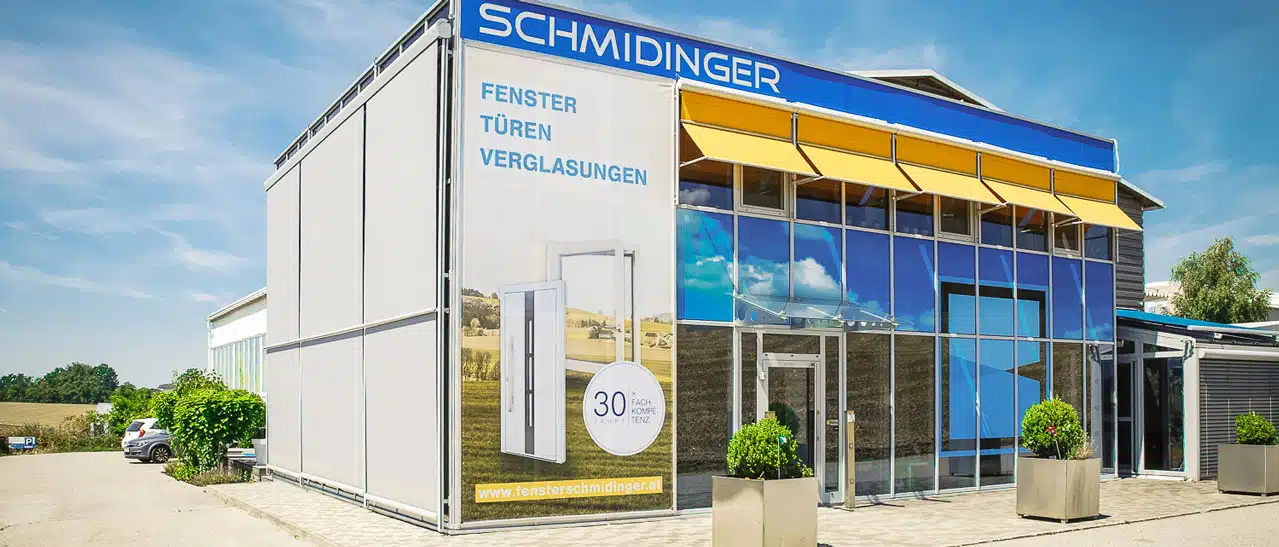 Firmengebäude von Fenster-Schmidinger mit Schauraum für Fenster & Türen zum Ansehen und Ausprobieren.