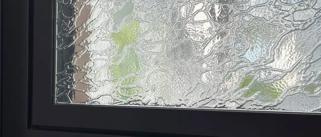 Fenster mit Ornamentglas in Delta weiß