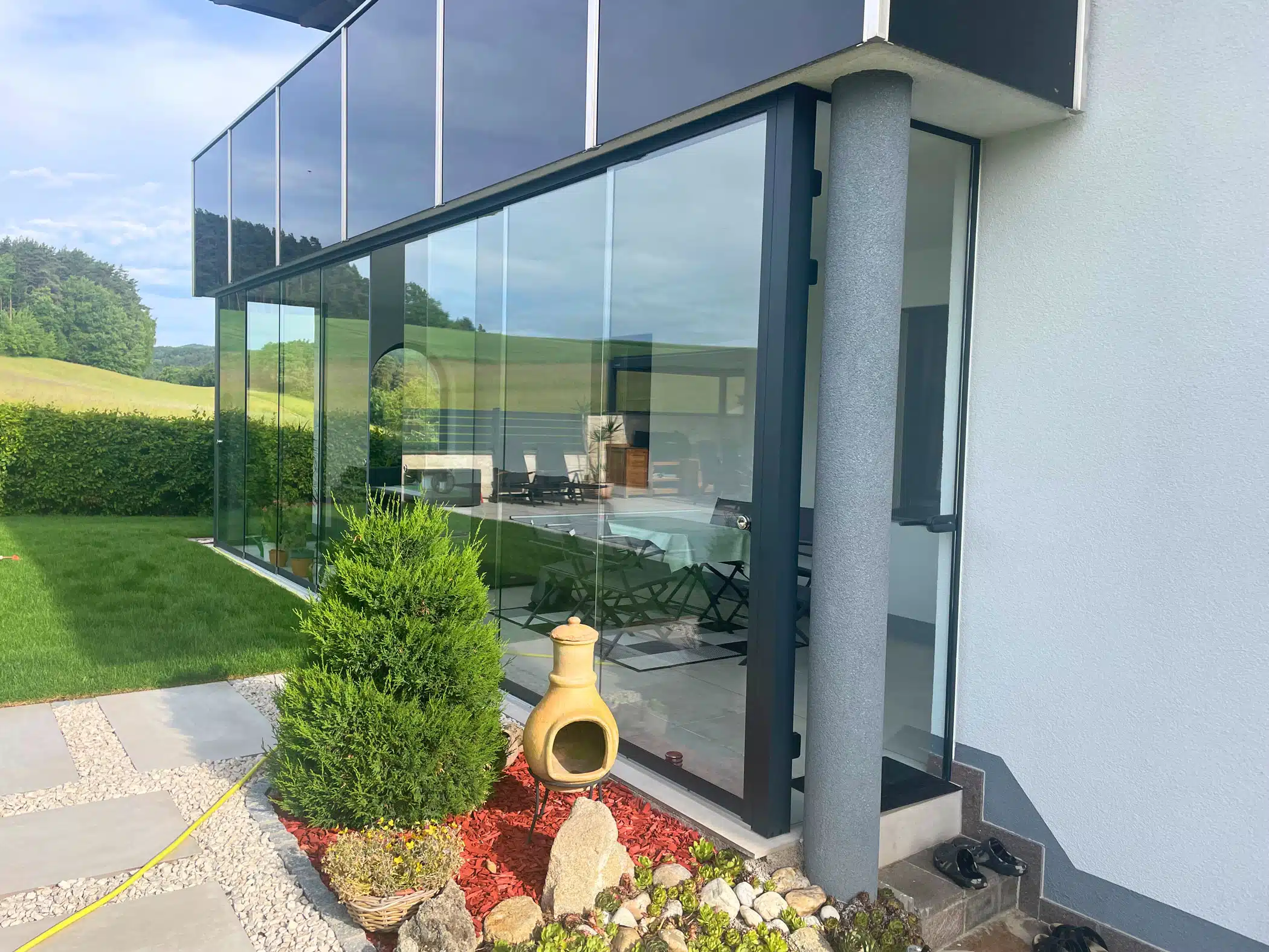 Terrassenverbau mit Glasschiebewänden in Oberösterreich montiert