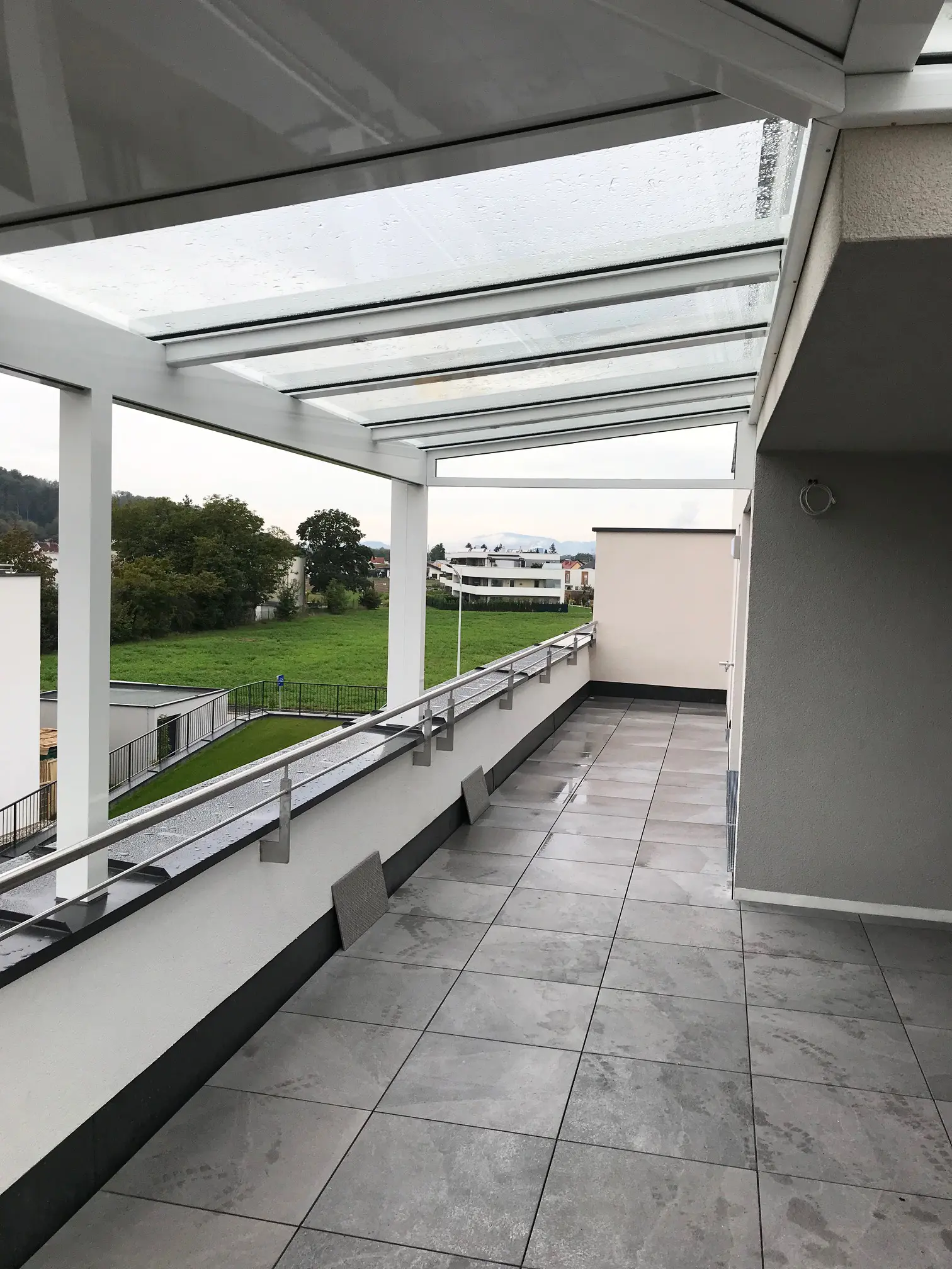 Überdachung Dachterrasse Alu in weiß - Fenster Schmidinger